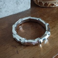 Beautiful silver ton bracelet.