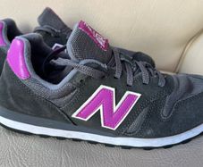 New Balance 373