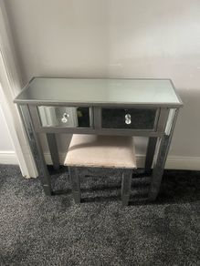 Dressing table