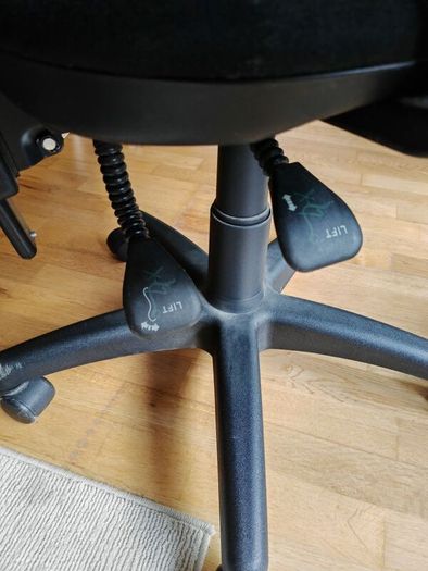 Ergonomic desk chair