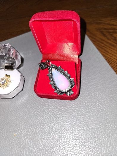 Collection of necklaces 10e each