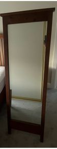 Free standing mirror