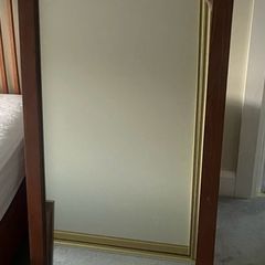 Free standing mirror