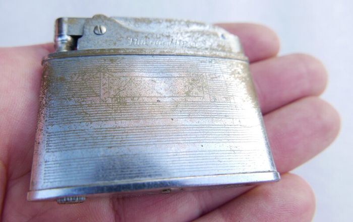 Vintage "Automatic Super Lighter" made in Japan featuring the "Buena" brand (in working order)