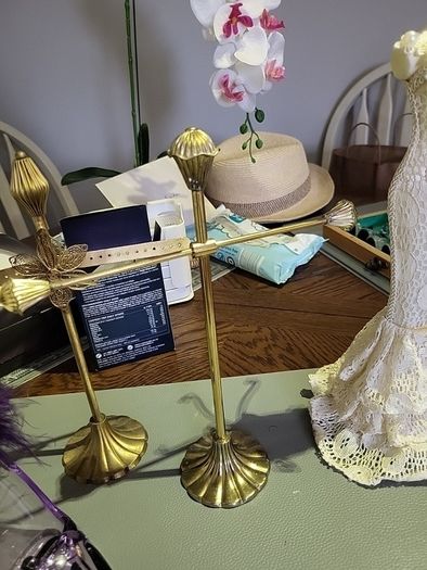 Jewellery stands 10e each