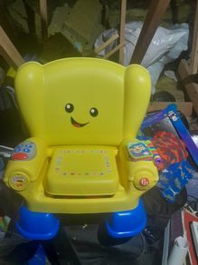Laugh and learn smart chair