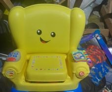 Laugh and learn smart chair