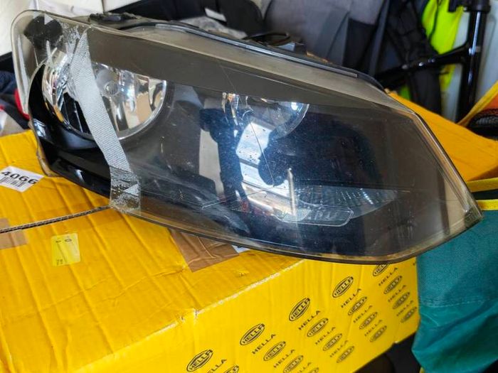 VW Polo (2014-2017) Right Headlight - Genuine OEM Hella 6R2941008G (Damaged Lens & Top Brackets)