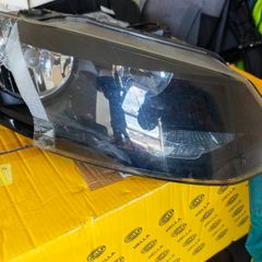 VW Polo (2014-2017) Right Headlight - Genuine OEM Hella 6R2941008G (Damaged Lens & Top Brackets)