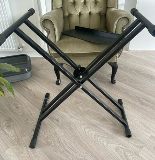 piano stand