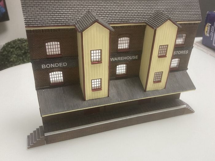 Bachmann Scenecraft 44-204 Low Relief Bonded Warehouse 00 Scale