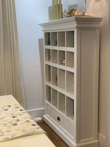 Elegant Contemporary Display Cabinet.  Mahogany.  Perfect conditions.