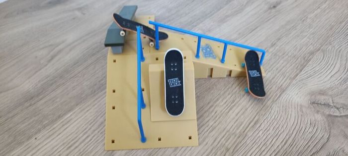 Tech Deck finger skateboard set in perfect condition