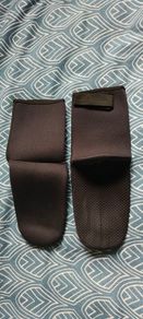 neoprene socks/beach socks. Size L -6-8