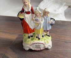 Yardley English Lavender Figure Porcelaine Women 2 Girls Excellent Condition