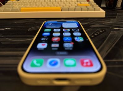 Mint iPhone 14 Pro and over 30 cases