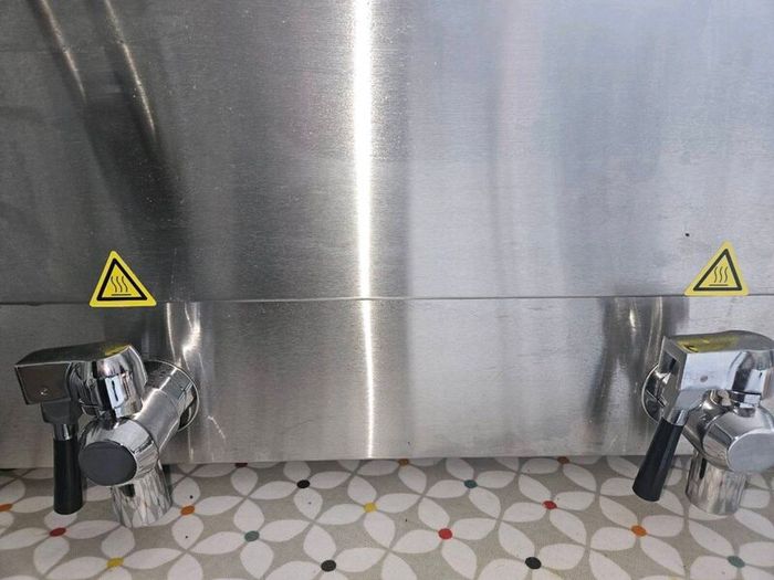 Commercial Electric Twin Tank Deep Fryer.