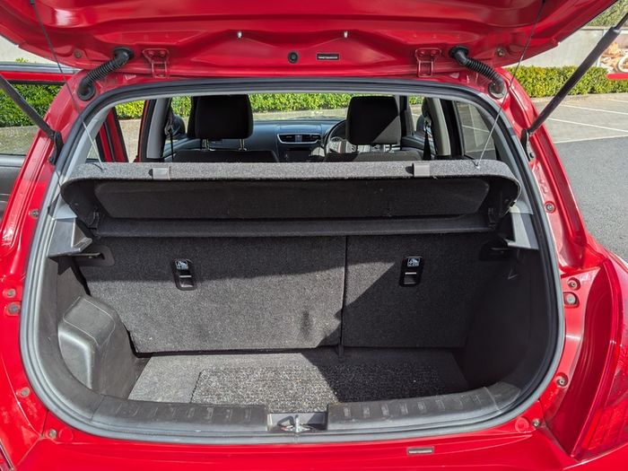 Top Spec Suzuki Swift SZ4 - 2014 (142)