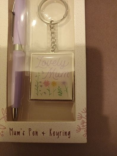 Boxed gift keyring & pen for mum