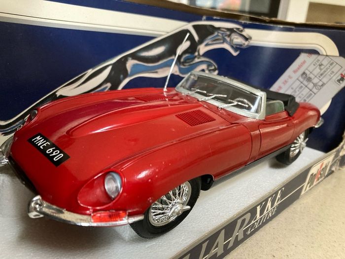 Jaguar ETYPE XKE 4.2 litre scale 1/16