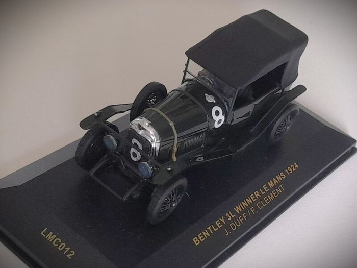 Diecast Model Le Mans Winning Bentley - IXO 1:43
