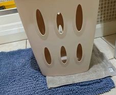 Laundry hamper