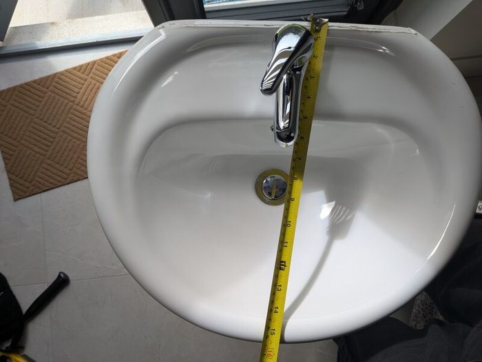 Bathroom Sink & Tap