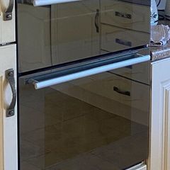 Oven- Hotpoint double oven for sale.