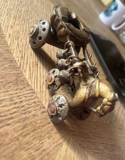Antique Indian Brass Temple Toy Chariot / Ashtray (Heavy 613g)