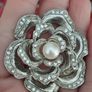 Vintage beautiful rose brooch. Image 4