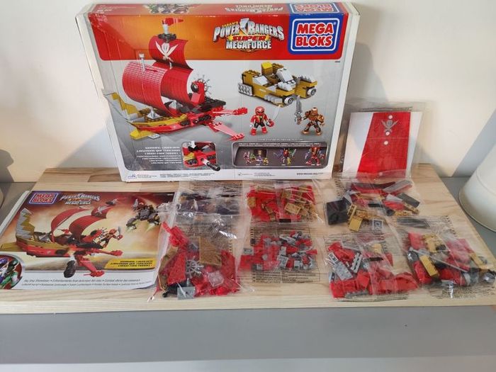 Power Rangers Mega Bloks Construction Set Super Mega Force Sky Ship Showdown