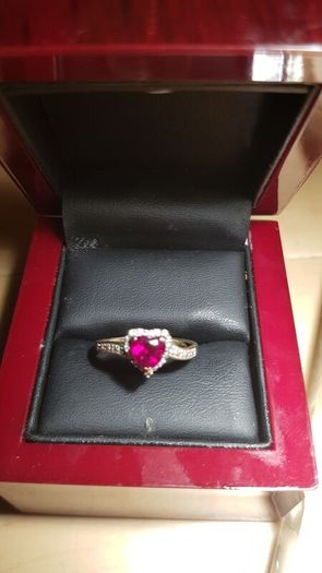 9 ct  gold ring Rubies and diamonds