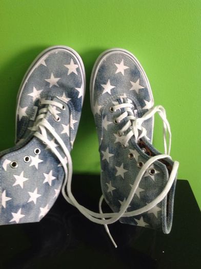 funky vans high tops with cool US flag stars print.