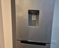 Samsung Freestanding Fridge Freezer