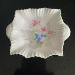 Shelly vintage pretty  trinket dish