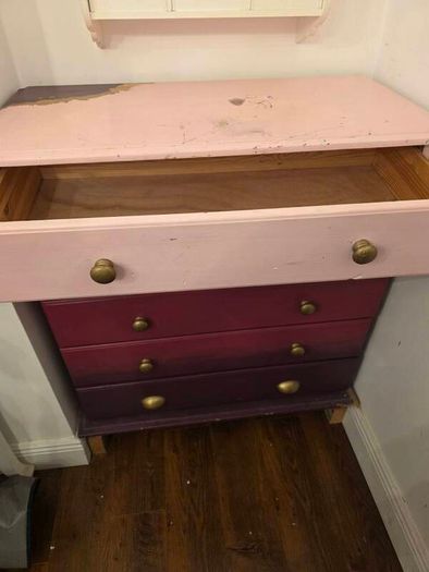 chest of drawers