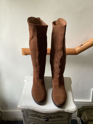 NOKWOL 100% suede , new, UK8