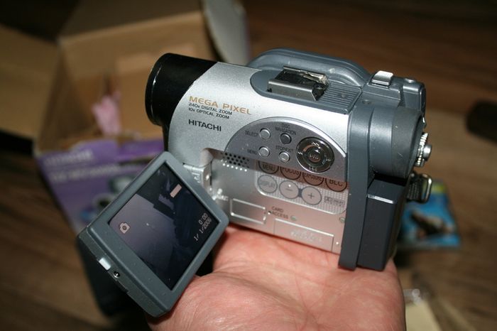 Hitachi DZ-MV3000E PAL DVD and DS  Video Camcorder 10x Optical Zoom 240x Digital Tested & Working.