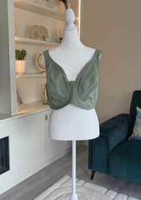 Brand-new Ladies Green Goodmove Ultimate Support Wired Sports Bra from Marks & Spencer