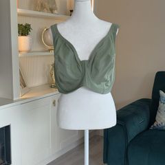Brand-new Ladies Green Goodmove Ultimate Support Wired Sports Bra from Marks & Spencer