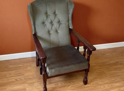 Elegant Grey Tufted Accent Armchair | High Back & Solid Wood Frame