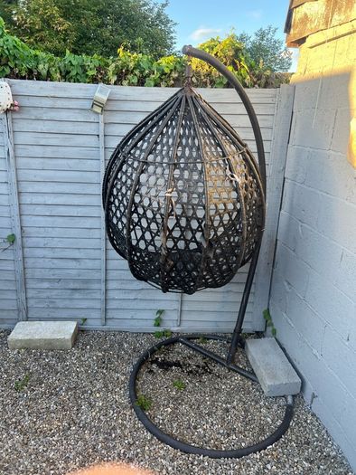 egg chair