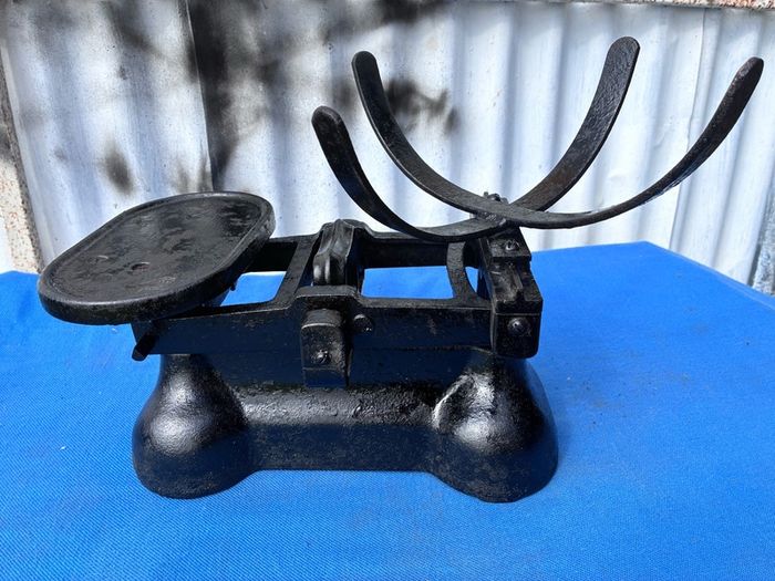 Vintage shop scales