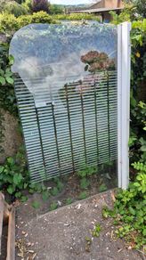 Bath/shower door