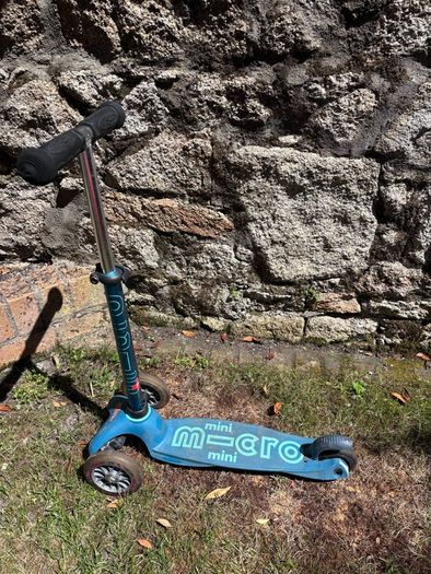 Kids Micro Mini scooter (blue) with removable parent steering handle