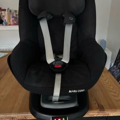 Maxi Cosi Family Fix Base and Pearl Car Seat