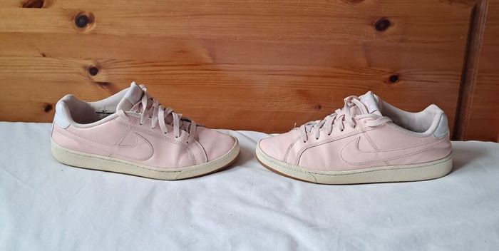 nike court royal Size 8 eu 48.5 pink in great condition