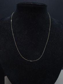 9 Carat Gold Fine Chain Necklace 45.5 cm Hallmarked