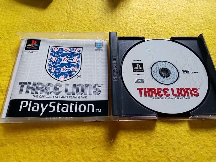 Three Lions The official England team game PlayStation1 Ps1 PlayStation 2 ps2 games Original