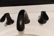 3 hole basin taps 2 sets 1 lever damaged  ,so Free